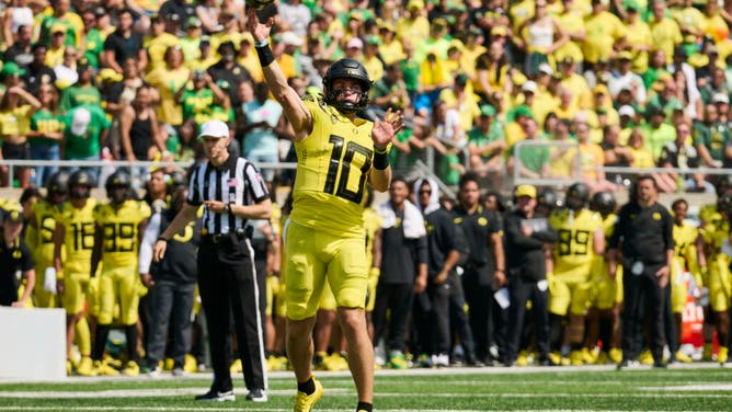 Ducks QB Bo Nix throws a pass vs. the Portland State Vikings at Autzen Stadium in Eugene, Oregon.
