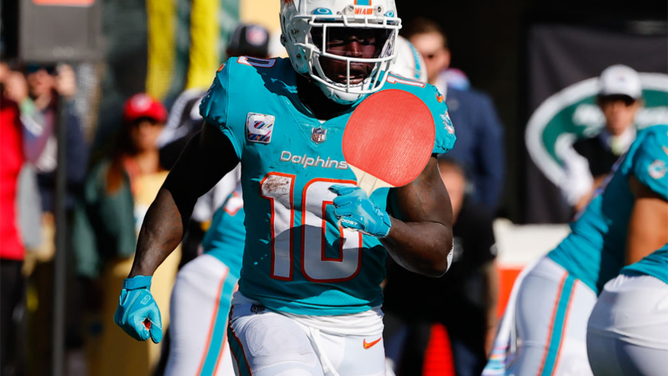 tyreek-hill-ping-pong