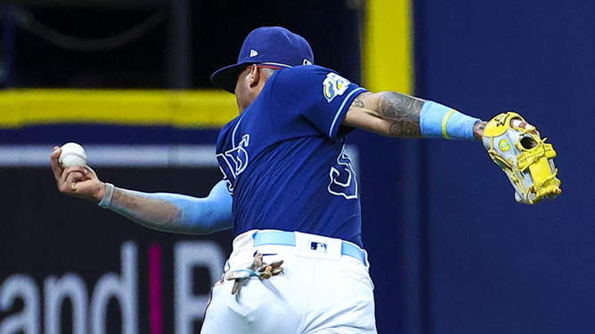 wander-franco-tampa-bay-rays-astros-one-hand-barehand-viral-pop-fly-out-catch