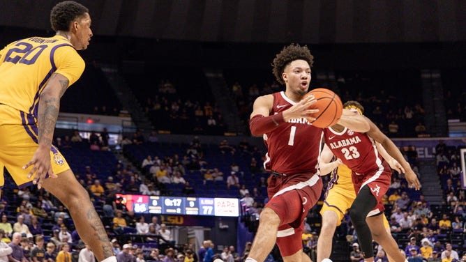 Alabama Crimson Tide guard Mark Sears passes the ball vs. the LSU Tigers at Pete Maravich Assembly Center.