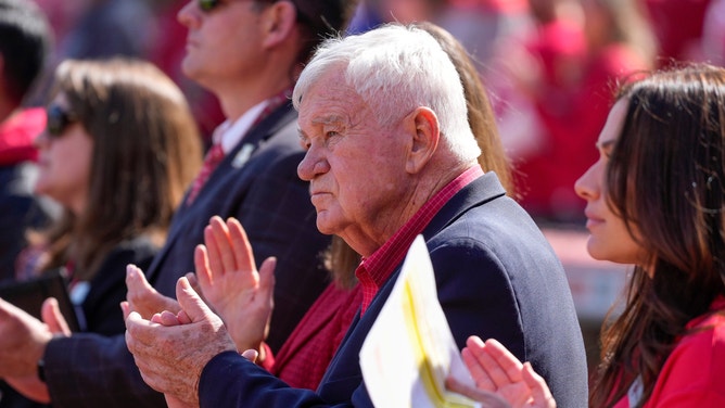 Cincinnati Reds owner Bob Castellini
