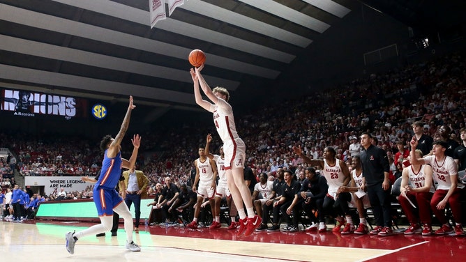Alabama Crimson Tide forward Sam Walters shoots a three over Florida Gators guard Will Richard at Coleman Coliseum. (Gary Cosby Jr.-USA TODAY Sports)