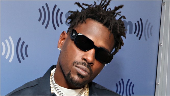 Antonio Brown shared a very vulgar Mother's Day message. What did he say? (Credit: Getty Images)