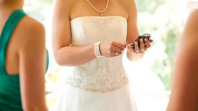 Maid of honor in love with her best friend