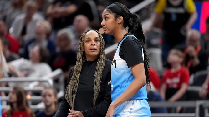Chicago Sky head coach Teresa Weatherspoon talks with rookie Angel Reese during a game.