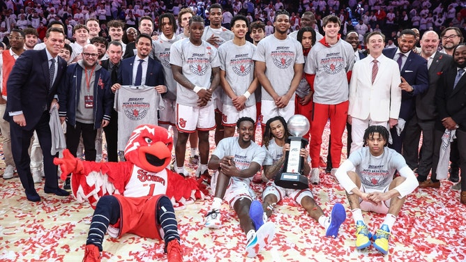 The St. John's Red Storm pose for a photo after defeating the Seton Hall Pirates to win the Big East Regular Season Champiosnhip at Madison Square Garden. (Photo credit: Wendell Cruz-Imagn Images)