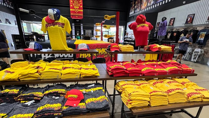 The Hulk Hogan shop in Pigeon Forge just opened recently. I took a visit. Via: Trey Wallace