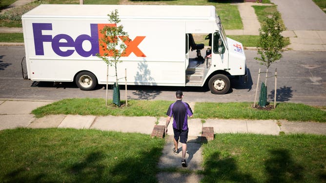 fedex driver crashed truck while watching porn