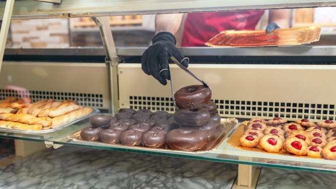 California donut shop robbed by man in bikini
