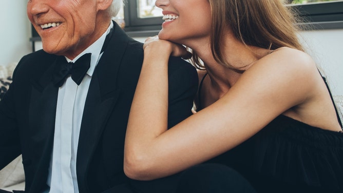man finds out his girlfriend has a sugar daddy