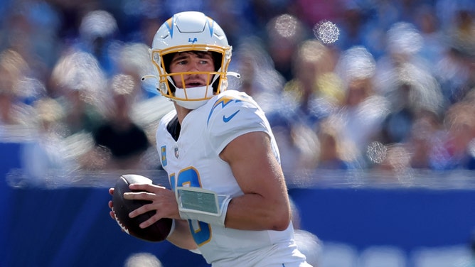 Los Angeles Chargers quarterback Justin Herbert drops back to pass against the New York Giants during the second quarter at MetLife Stadium.