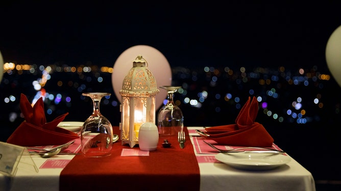 Valentine's Day dinner ends with an argument and a man asking for a refund