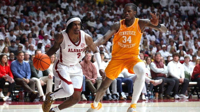 Alabama Crimson Tide guard Latrell Wrightsell Jr. drives to the basket vs. the Tennessee Volunteers at Coleman Coliseum. (Photo credit: David Leong-Imagn Images)