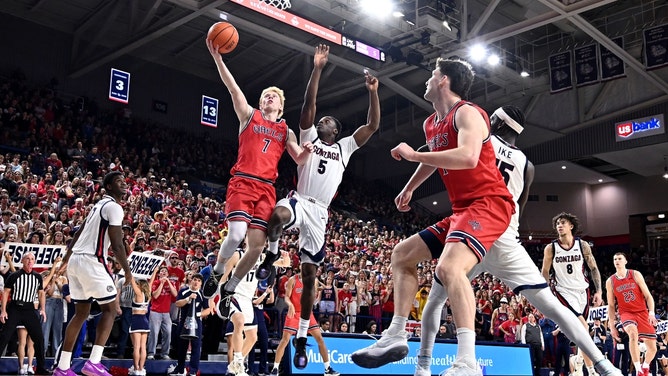 Saint Mary's Gaels guard Joshua Dent getting a layup vs. the Gonzaga Bulldogs. (Photo credit: James Snook-Imagn Images)