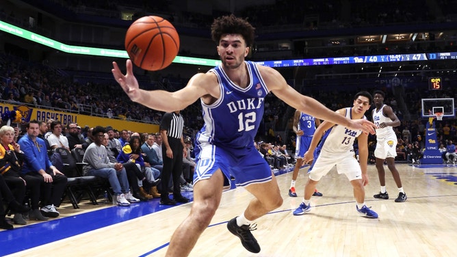 Duke Blue Devils big Cameron Boozer grabs a loose ball against the Pittsburgh Panthers. (Photo credit: Charles LeClaire-Imagn Images)