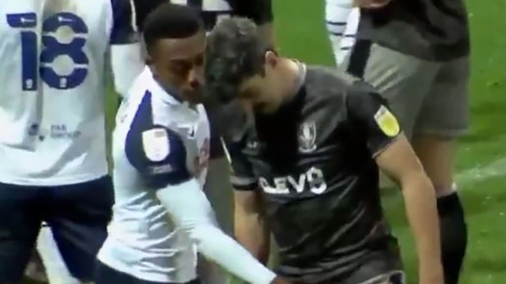 1fb5d5f6-England schlong grabbing video