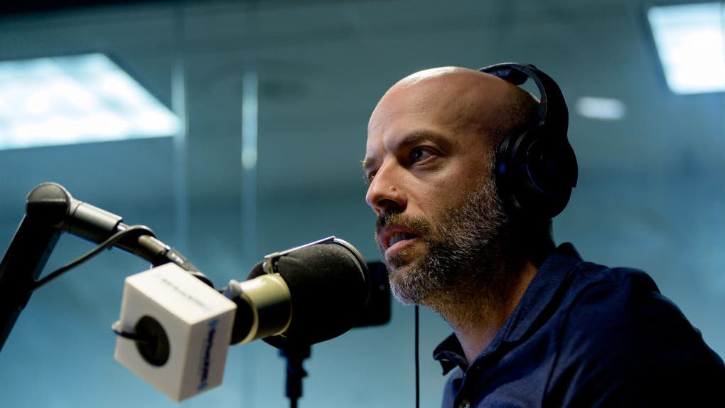 Pete Dominick Duped By Fake 'Refried Beans' Chant At Desantis Event