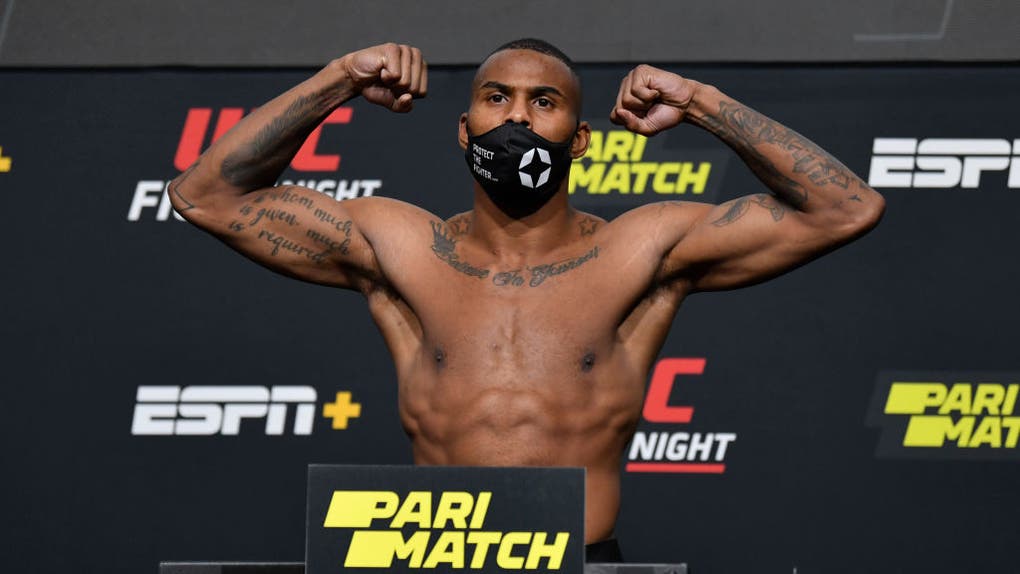 8be196ca-UFC Fight Night Felder v Dos Anjos: Weigh-Ins