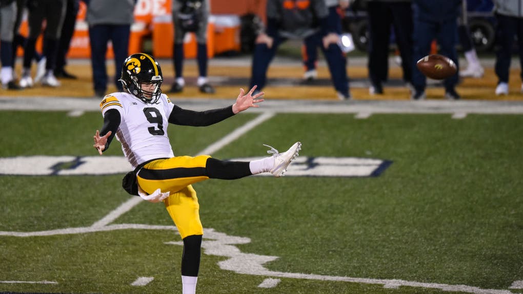 61db3c74-COLLEGE FOOTBALL: DEC 05 Iowa at Illinois