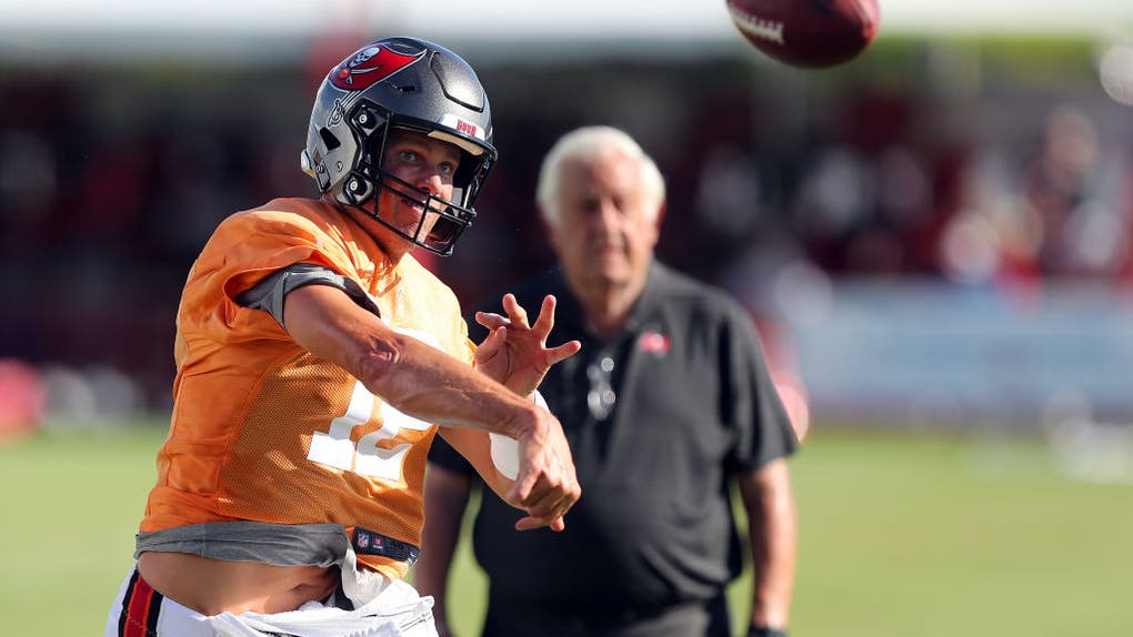 Tom Brady Drops A Dime To A Diving Scotty Miller