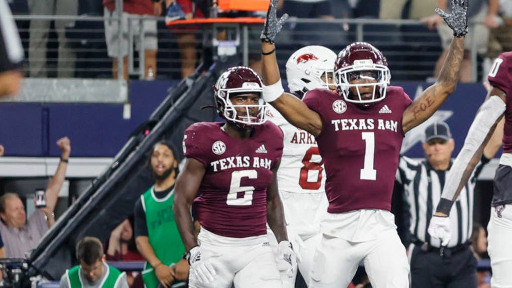 COLLEGE FOOTBALL: SEP 24 Southwest Classic - Arkansas vs Texas A&M