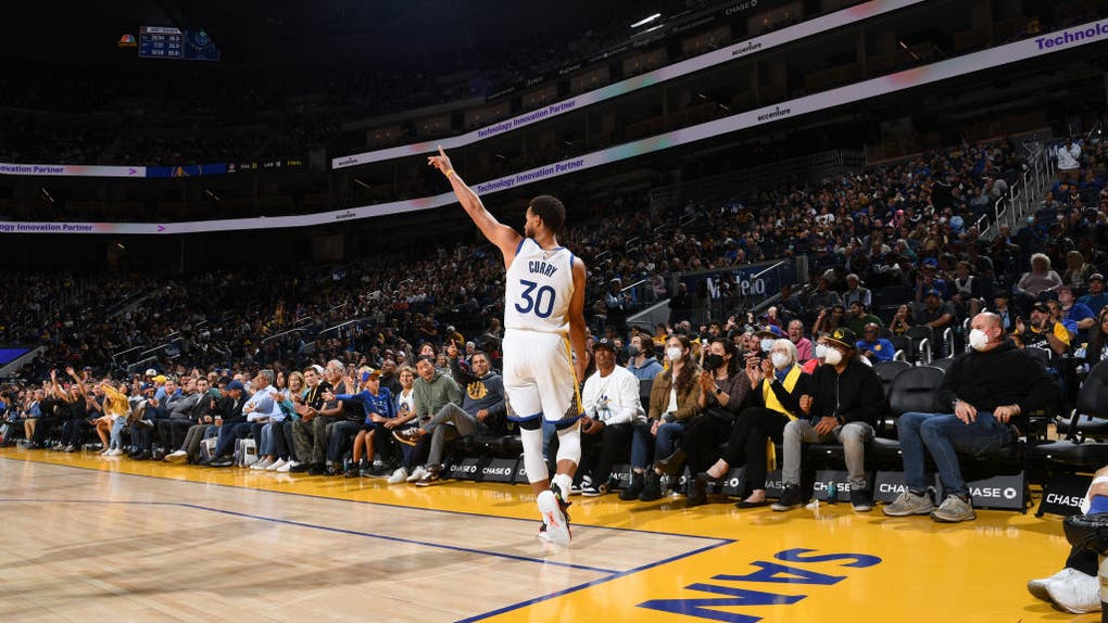Los Angeles Lakers v Golden State Warriors