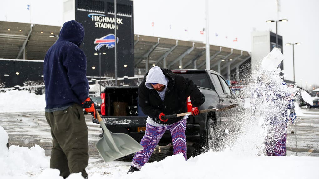 903fd325-Miami Dolphins v Buffalo Bills