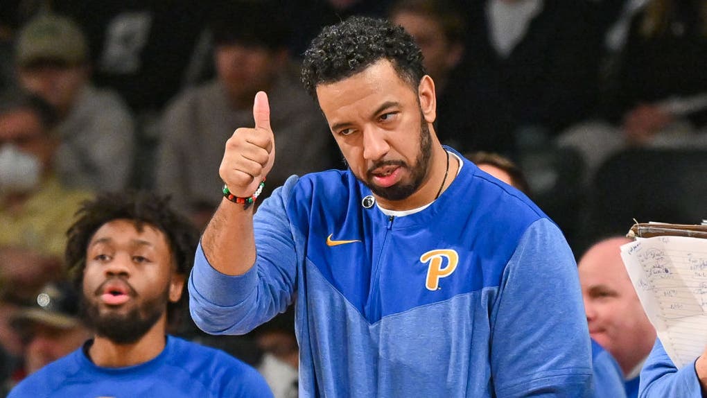 Pitt Assistant Jason Capel Goes On Rant About A UNC Twitter Graphic