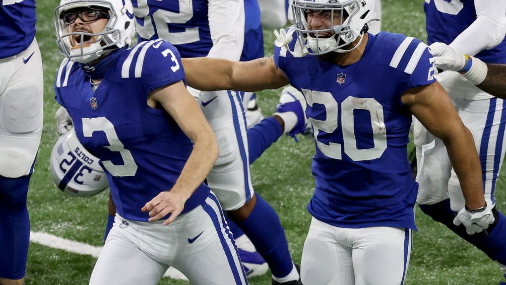 23ac8178-Green Bay Packers v Indianapolis Colts