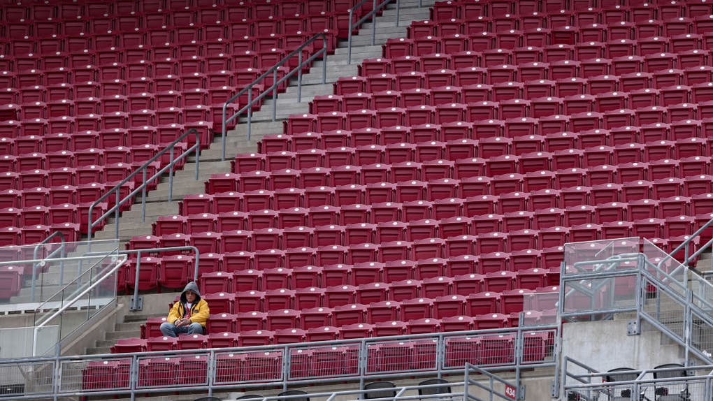 5caff3c4-San Diego Padres v Cincinnati Reds