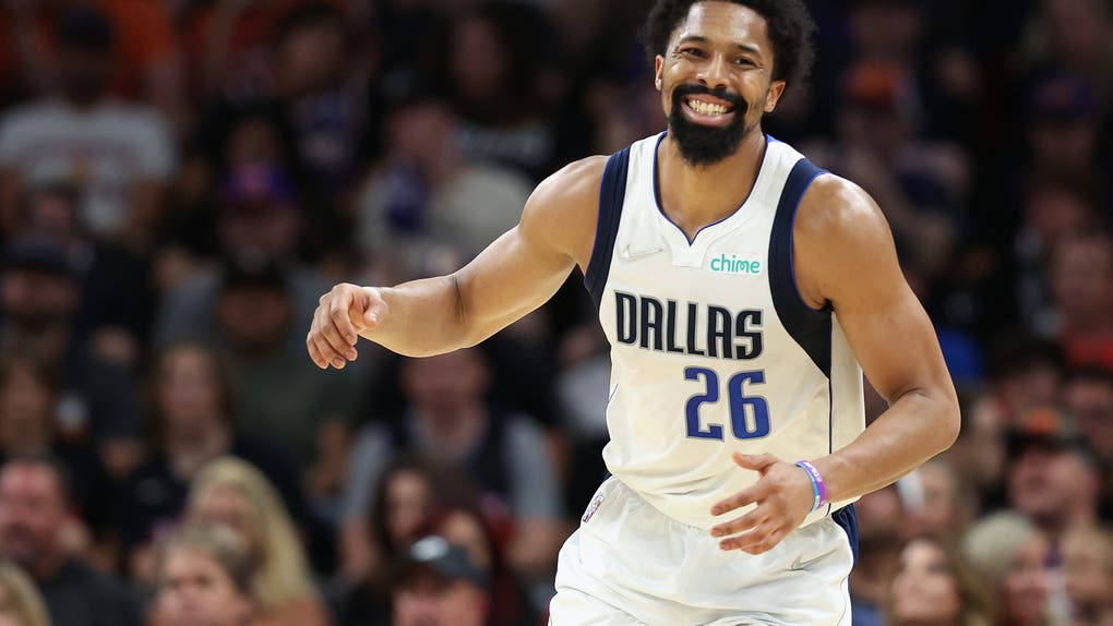 Dallas Mavericks v Phoenix Suns - Game Seven