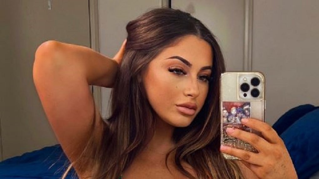 TikTok Influencer Jessy Jordyn Sports Bra Walks