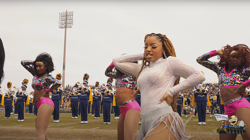 fbba8664-chloe-bailey-north-carolina-at-halftime-golden-delight-dance