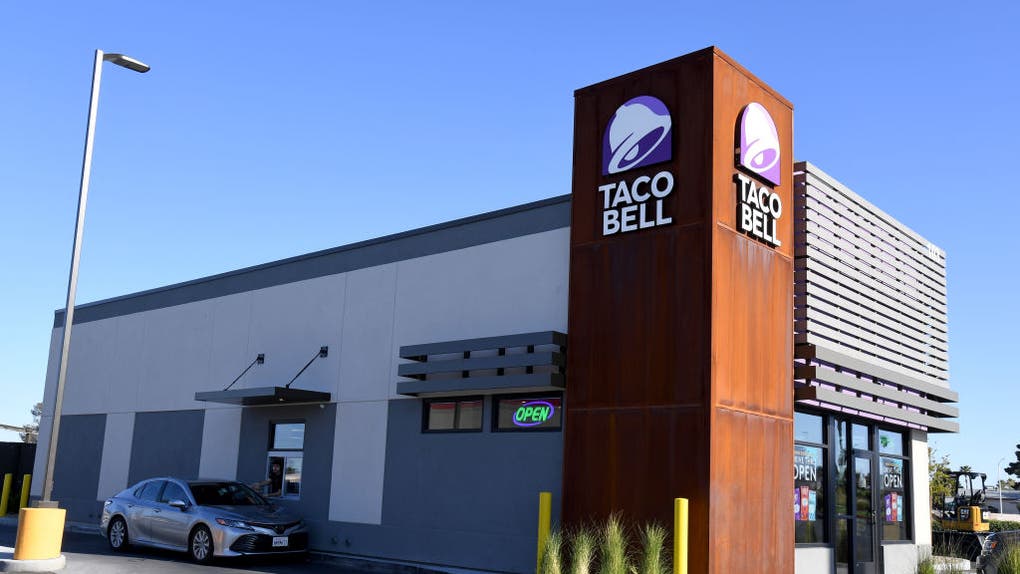 Influencer Meredith Donovan Gets Screamed At For Ordering $60 Worth Of Taco Bell In A Pay-It-Forward Line