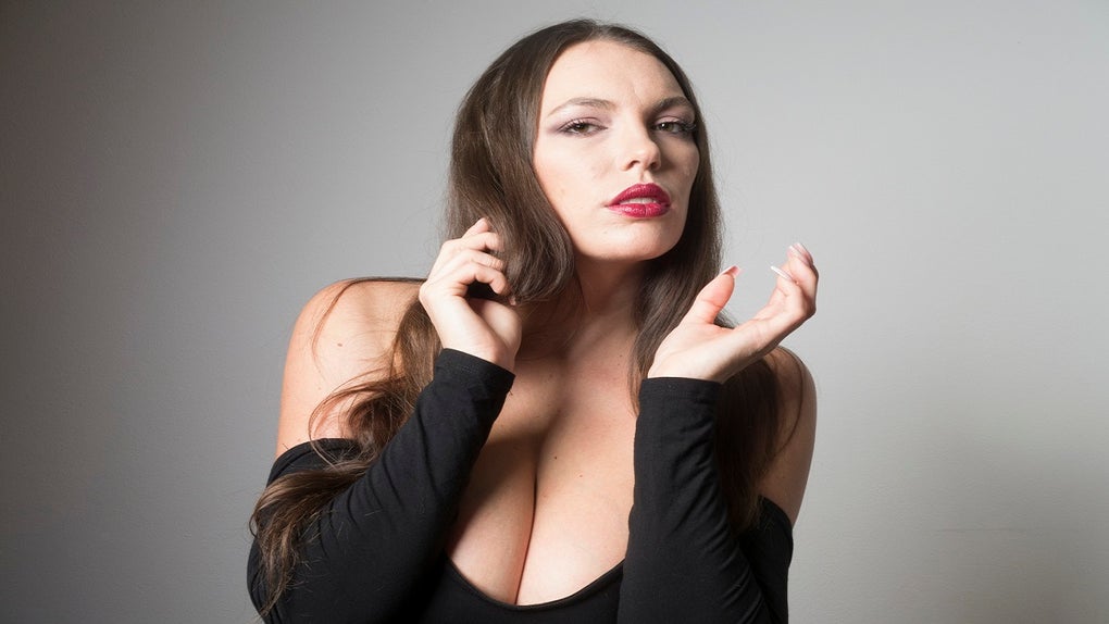 Model Alexandra Le Tissier Says Her Husband Doesn't Just Let Her Date Other Men, He Helps Pick Out The Guys She Plans To Hook Up With