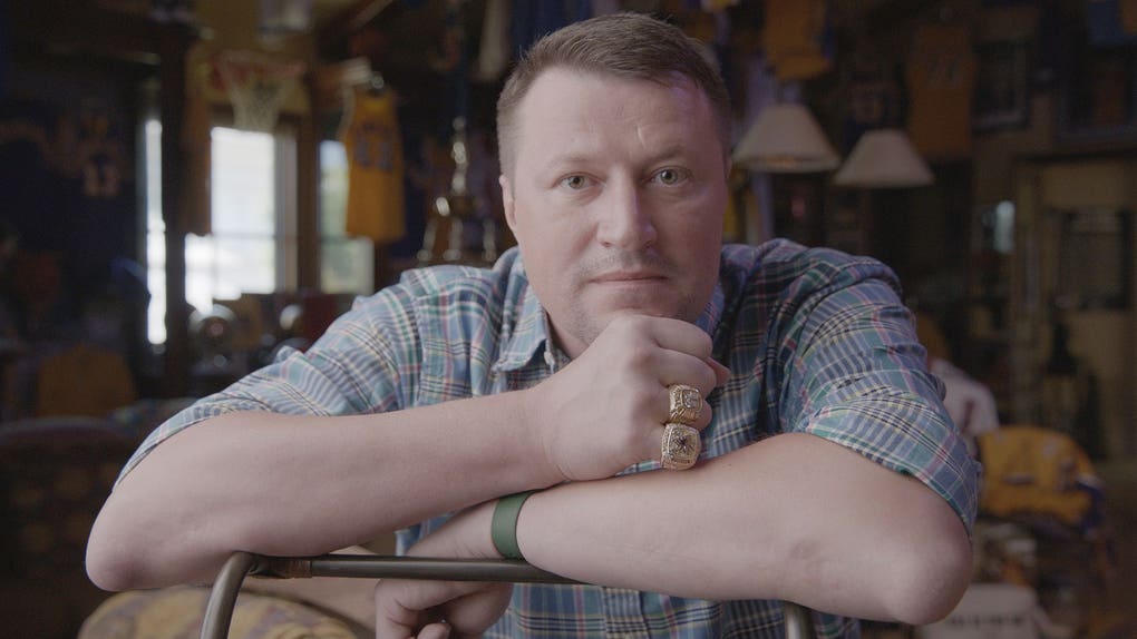 slava-medvedenko-poses-lakers-rings