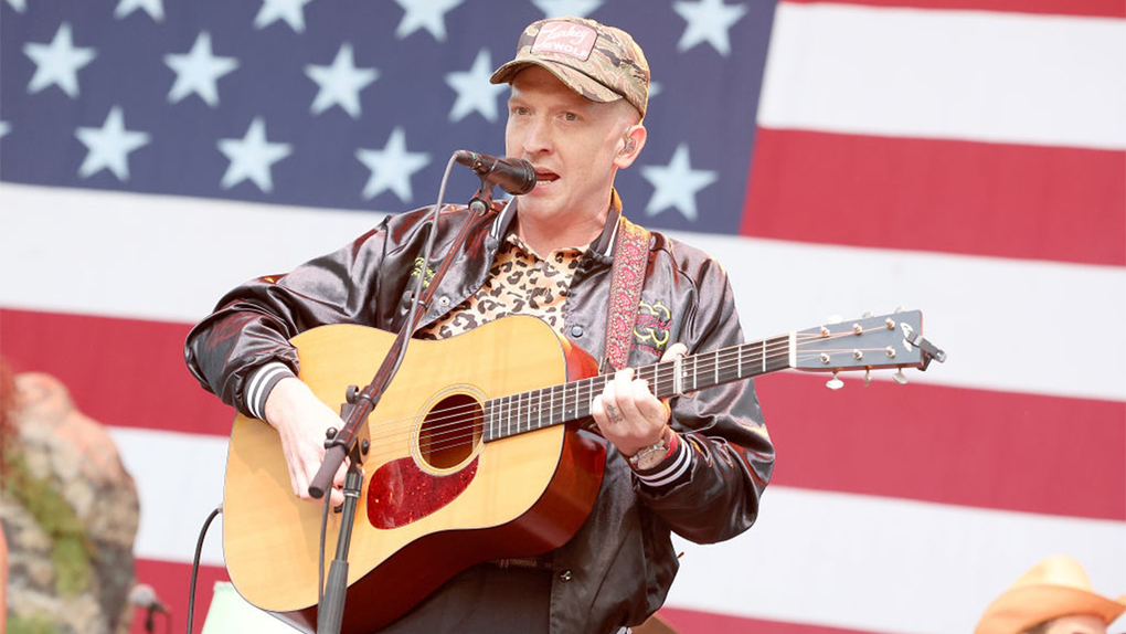 tyler-childers-in-your-love-turnpike-troubadours-john-prine-newport-folk-festival-pop-up