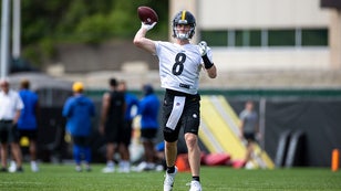 Kenny Pickett Explains Why He's A Rare Two-Gloved Quarterback