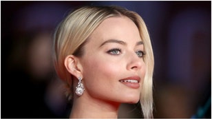 Margot Robbie paid off her mother Sarie's mortgage after she was rich and famous. Watch her talk about the classy move. (Credit: Getty Images)