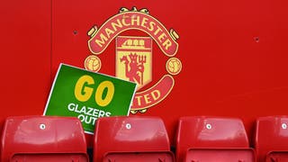 Manchester United logo and Glazers Out sign