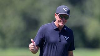 Phil Mickelson Shares Statement About Past Gambling Addiction