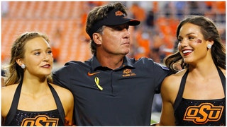 Oklahoma State football coach Mike Gundy floats college football fix. (Credit: Getty Images)