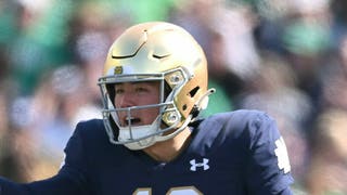 Notre Dame quarterback Tyler Buchner out with a shoulder injury. (Photo by Robin Alam/Icon Sportswire via Getty Images)