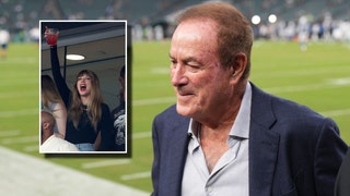Al Michaels and Taylor Swift