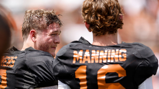 arch-manning-maalik-murphy-quinn-ewers-texas-quarterback-strong-viral-photo