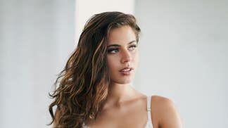 OnlyFans model Lucy Banks provides her subscribers with the girlfriend experience