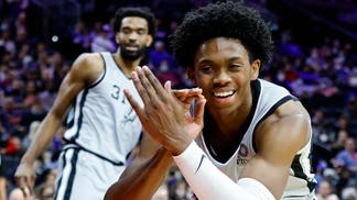 72b47951-San Antonio Spurs v Philadelphia 76ers