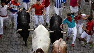 12773053-SPAIN-BULLFIGHTING-FESTIVAL-SAN FERMIN