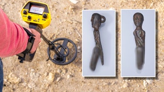 Metal-Detector-Statue