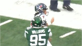 Quinnen Williams flagged for roughing the passer against C.J. Stroud. (Credit: Screenshot/Twitter Video https://twitter.com/NFLonCBS/status/1733943532149231812)